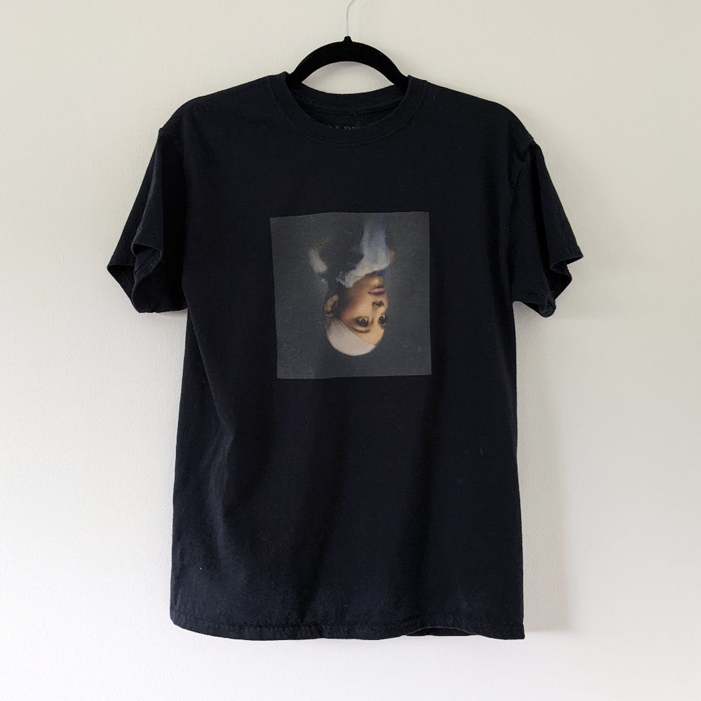 Ariana Grande Sweetener World Tour Black Short Sleeve T-Shirt Adult Sz Medium